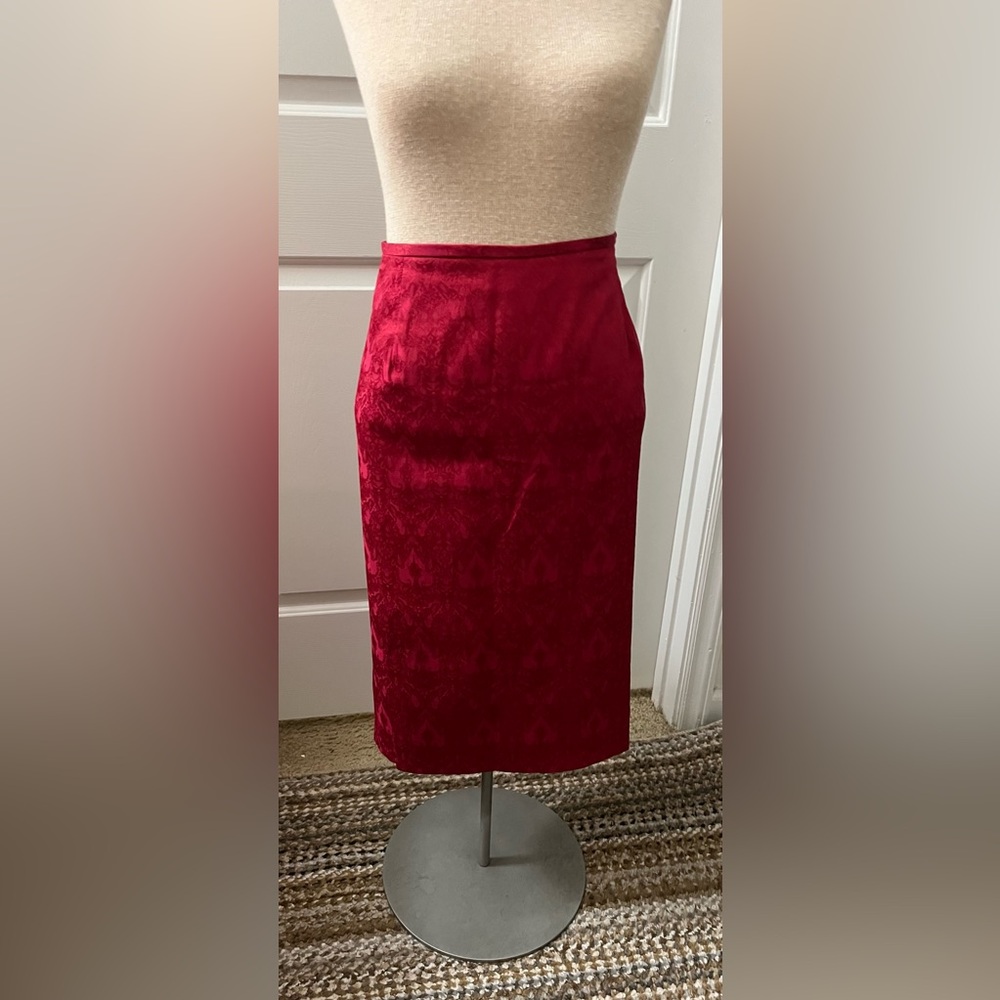 Chic Red Women's 2-Piece Suit - Picture 3 of 5